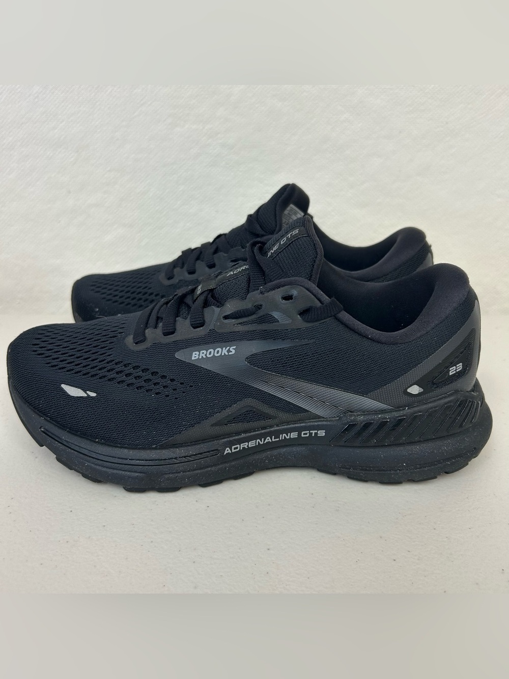 Brooks Adrenaline GTS 23 Women's Size 7 Wide (D) Running Shoes Black - LIGHT Use
